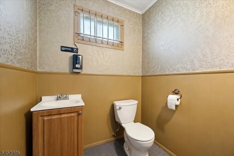 77 Maple Ave Wallington, NJ 07057