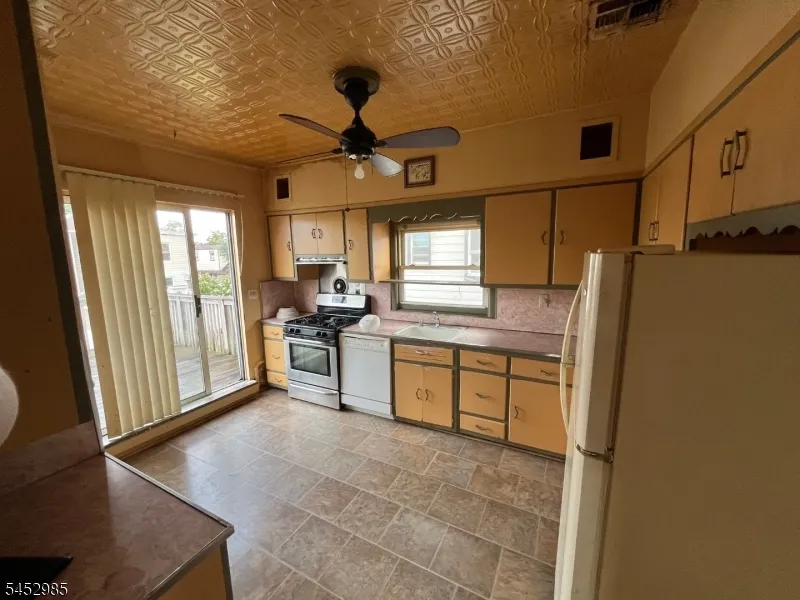 77 Maple Ave Wallington, NJ 07057