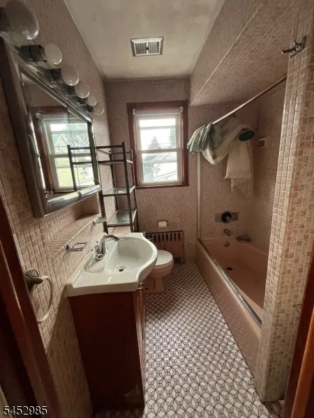 77 Maple Ave Wallington, NJ 07057