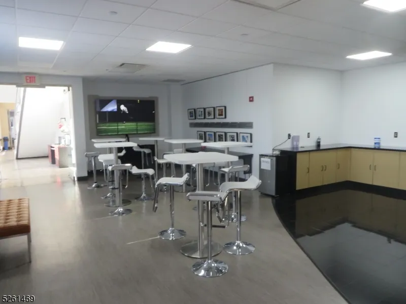 6 RT 173 Clinton, NJ 08809