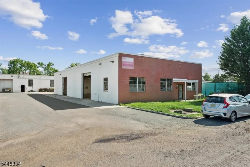 21 5th St. Somerville, NJ 08876