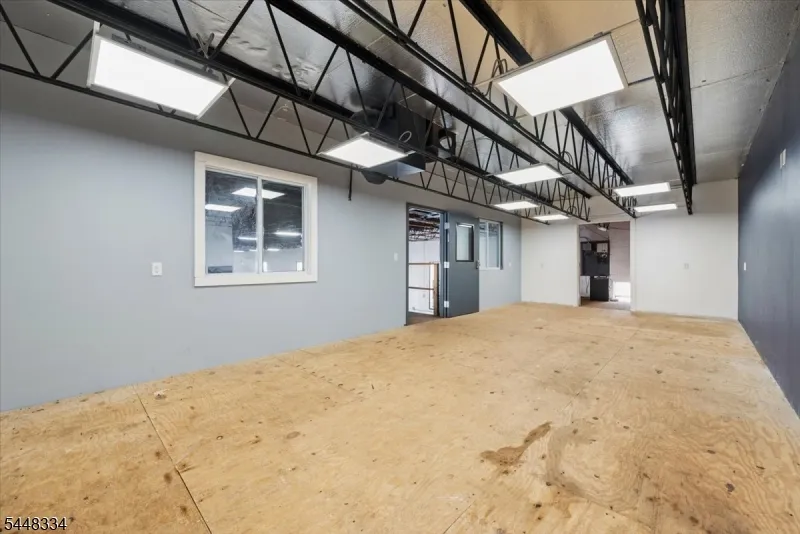 21 5th St. Somerville, NJ 08876