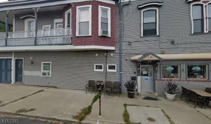 216 Main St Hackettstown Town, NJ 07840