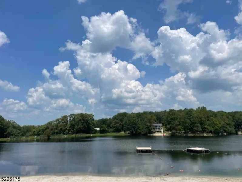 78 Lakeside Dr NW Vernon, NJ 07461