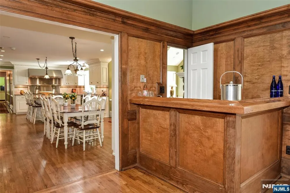 958 Arapaho Trail Franklin Lakes, NJ 07417
