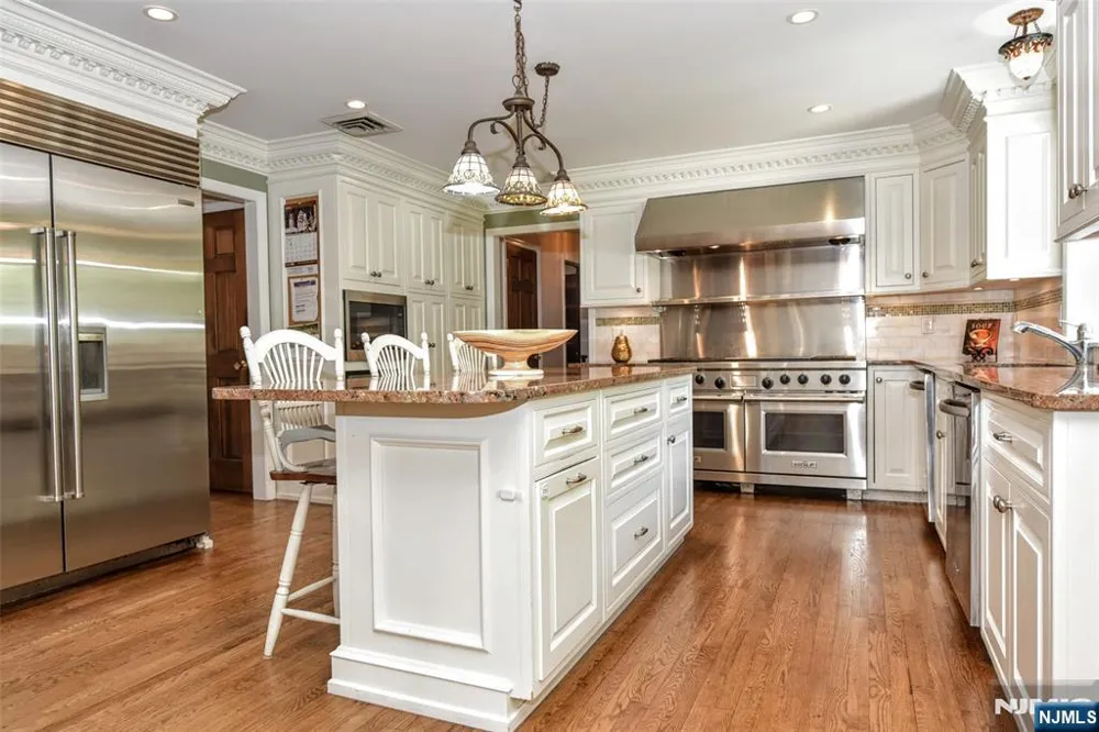 958 Arapaho Trail Franklin Lakes, NJ 07417