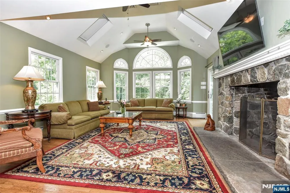 958 Arapaho Trail Franklin Lakes, NJ 07417