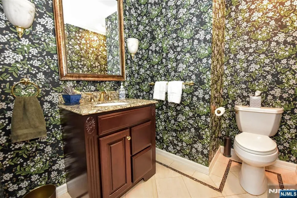 958 Arapaho Trail Franklin Lakes, NJ 07417