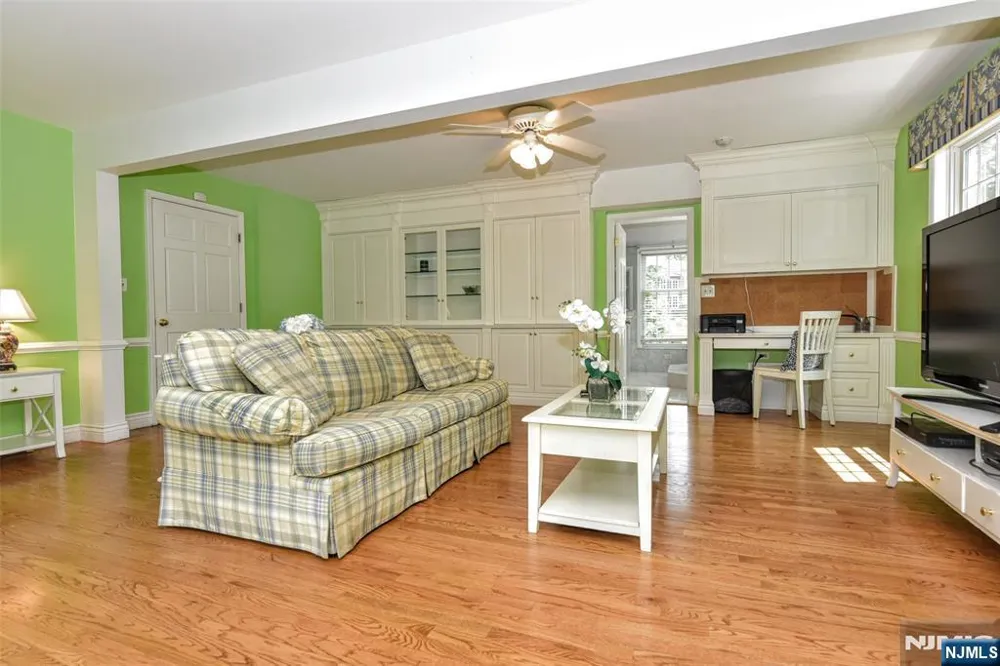 958 Arapaho Trail Franklin Lakes, NJ 07417