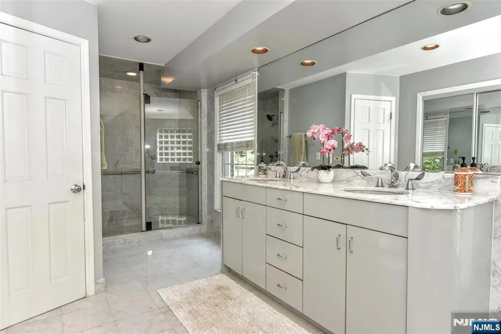 958 Arapaho Trail Franklin Lakes, NJ 07417