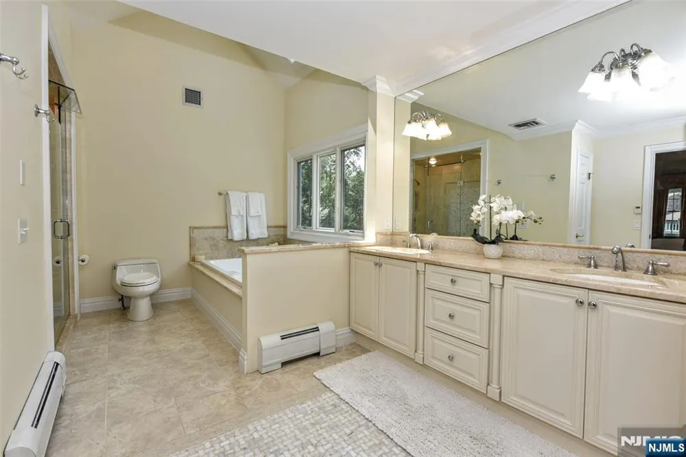 958 Arapaho Trail Franklin Lakes, NJ 07417