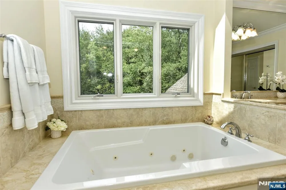 958 Arapaho Trail Franklin Lakes, NJ 07417
