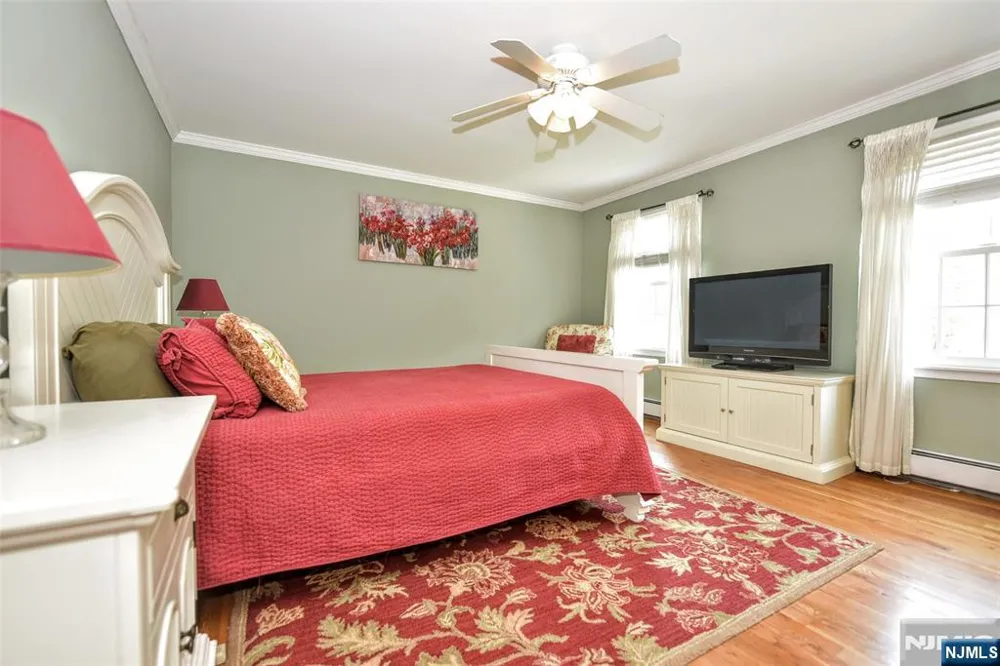958 Arapaho Trail Franklin Lakes, NJ 07417