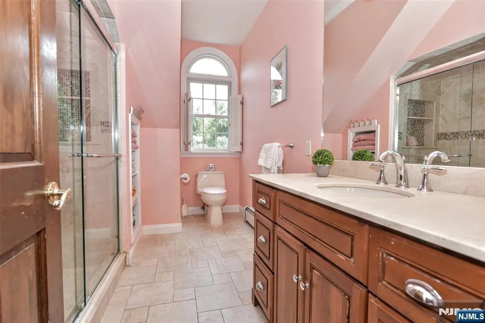 958 Arapaho Trail Franklin Lakes, NJ 07417