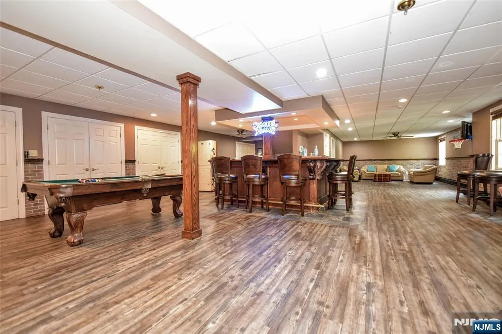 958 Arapaho Trail Franklin Lakes, NJ 07417