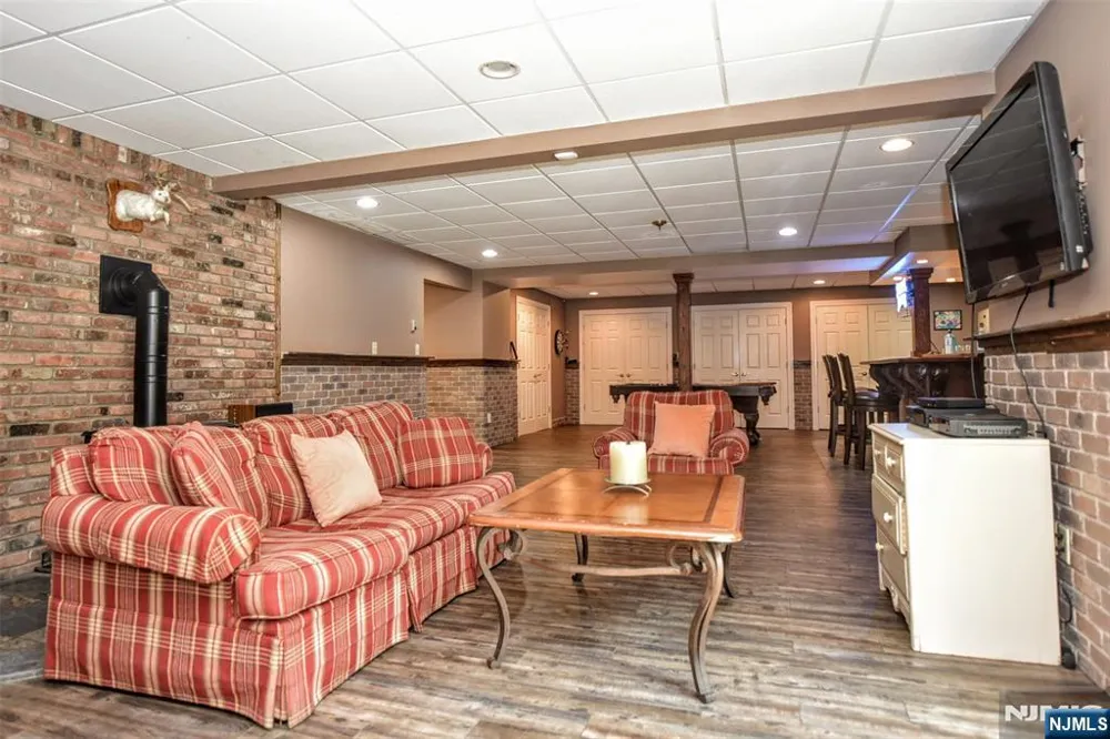 958 Arapaho Trail Franklin Lakes, NJ 07417