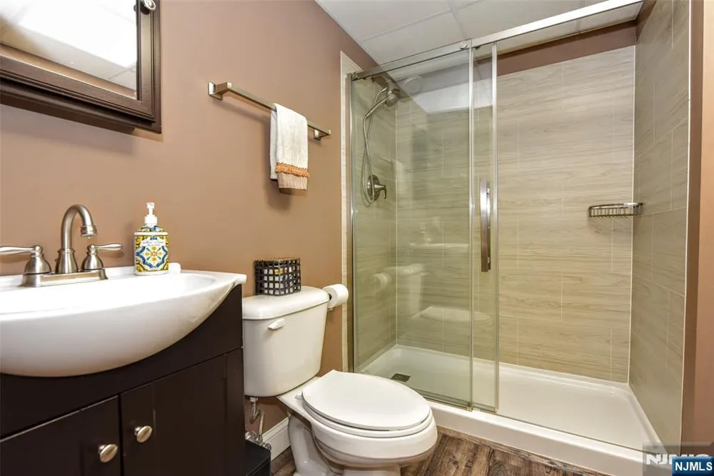 958 Arapaho Trail Franklin Lakes, NJ 07417
