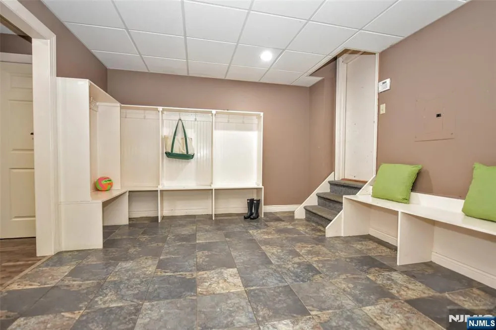 958 Arapaho Trail Franklin Lakes, NJ 07417
