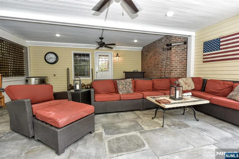 958 Arapaho Trail Franklin Lakes, NJ 07417