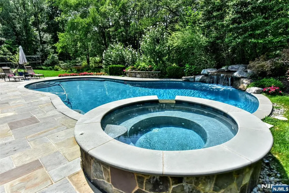 958 Arapaho Trail Franklin Lakes, NJ 07417