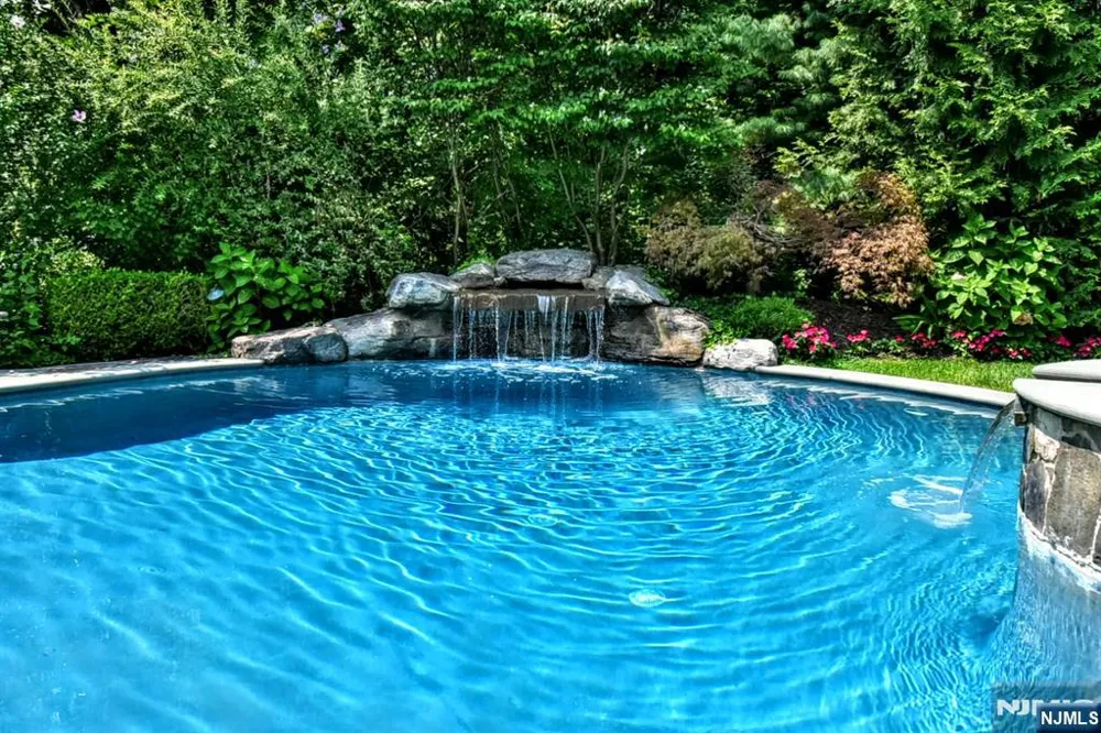 958 Arapaho Trail Franklin Lakes, NJ 07417