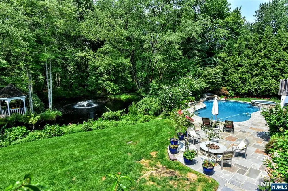 958 Arapaho Trail Franklin Lakes, NJ 07417
