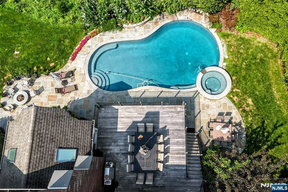 958 Arapaho Trail Franklin Lakes, NJ 07417