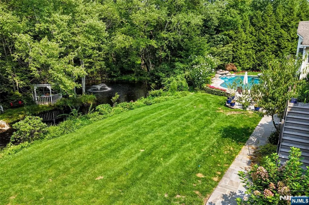958 Arapaho Trail Franklin Lakes, NJ 07417