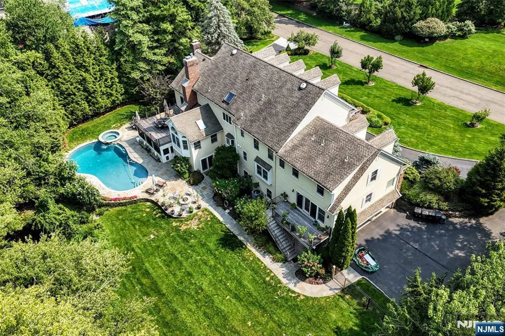 958 Arapaho Trail Franklin Lakes, NJ 07417