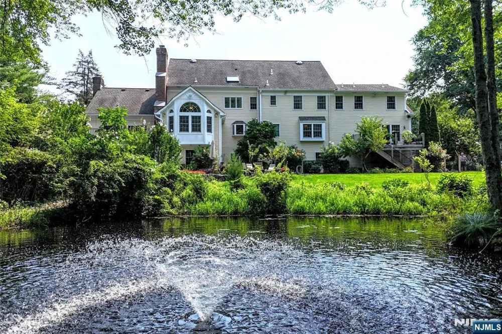 958 Arapaho Trail Franklin Lakes, NJ 07417