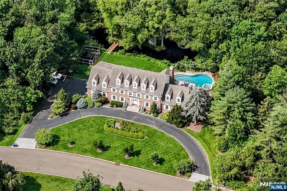 958 Arapaho Trail Franklin Lakes, NJ 07417