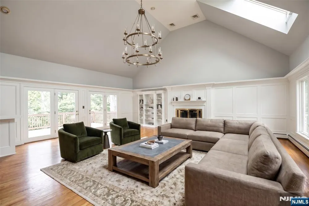 958 Arapaho Trail Franklin Lakes, NJ 07417