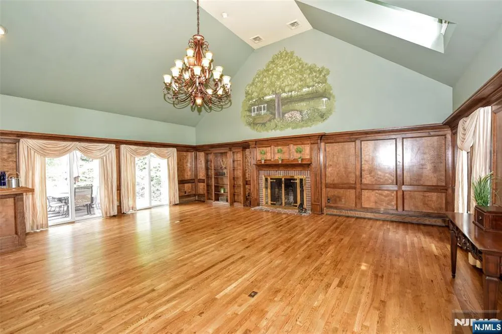 958 Arapaho Trail Franklin Lakes, NJ 07417