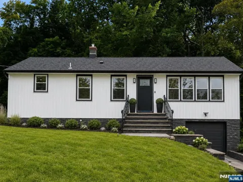 20 Manito Avenue
