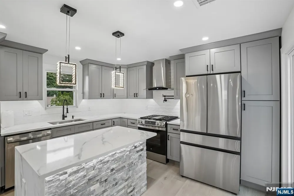 20 Manito Avenue Oakland, NJ 07436