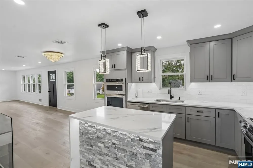 20 Manito Avenue Oakland, NJ 07436
