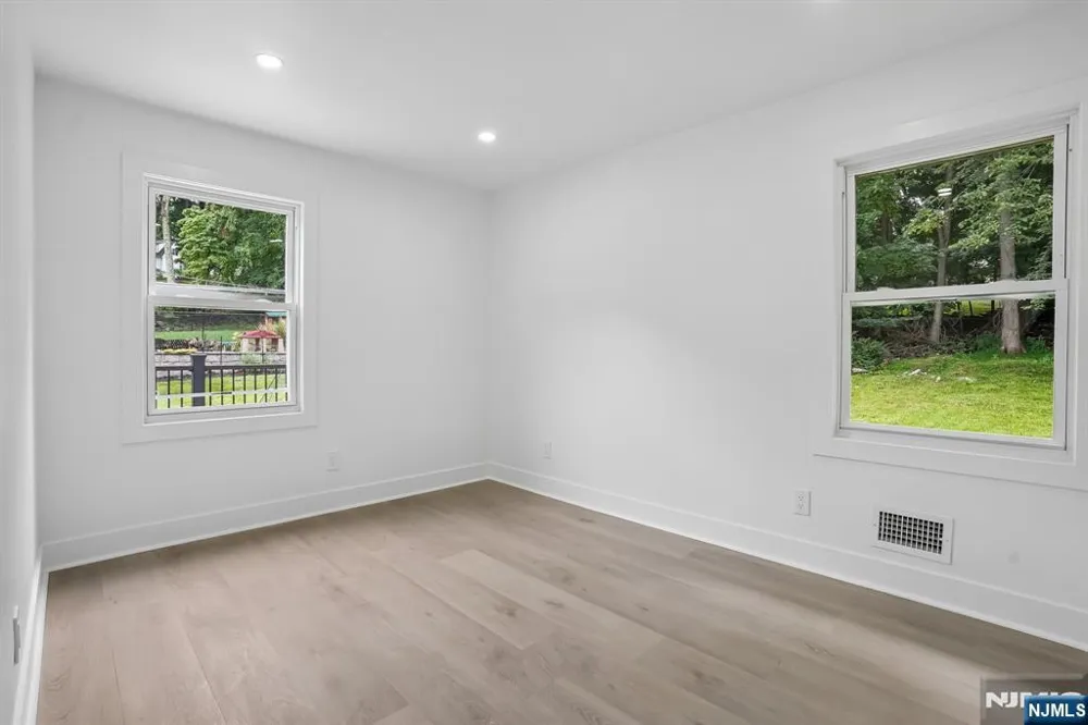 20 Manito Avenue Oakland, NJ 07436