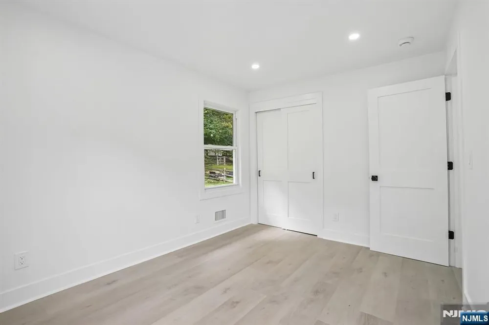 20 Manito Avenue Oakland, NJ 07436
