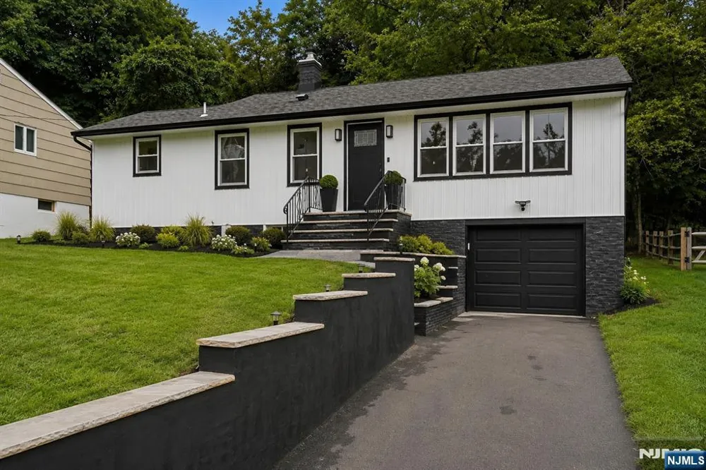 20 Manito Avenue Oakland, NJ 07436