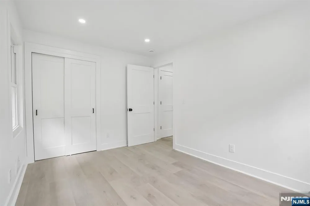 20 Manito Avenue Oakland, NJ 07436