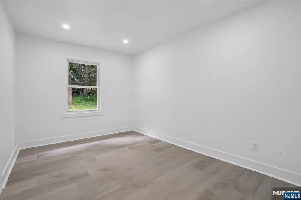20 Manito Avenue Oakland, NJ 07436