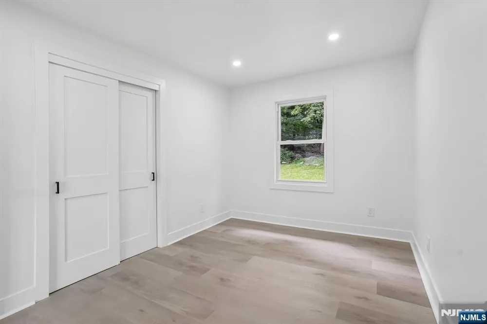 20 Manito Avenue Oakland, NJ 07436
