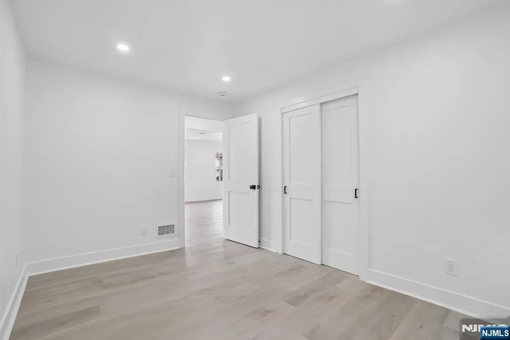 20 Manito Avenue Oakland, NJ 07436