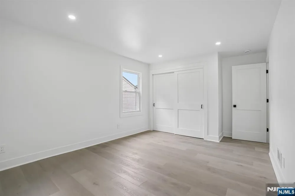 20 Manito Avenue Oakland, NJ 07436
