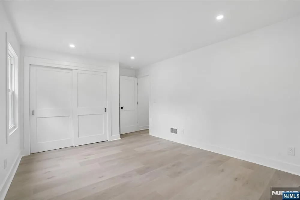 20 Manito Avenue Oakland, NJ 07436