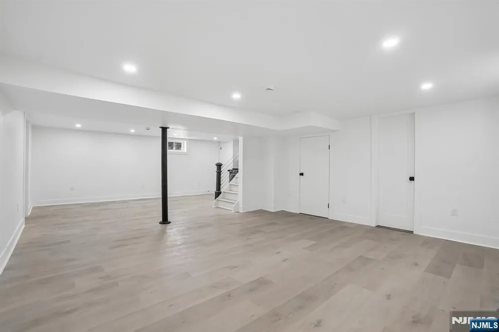 20 Manito Avenue Oakland, NJ 07436