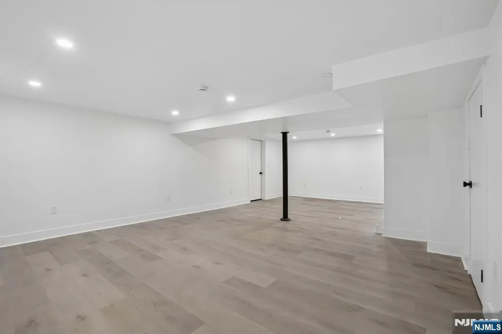 20 Manito Avenue Oakland, NJ 07436