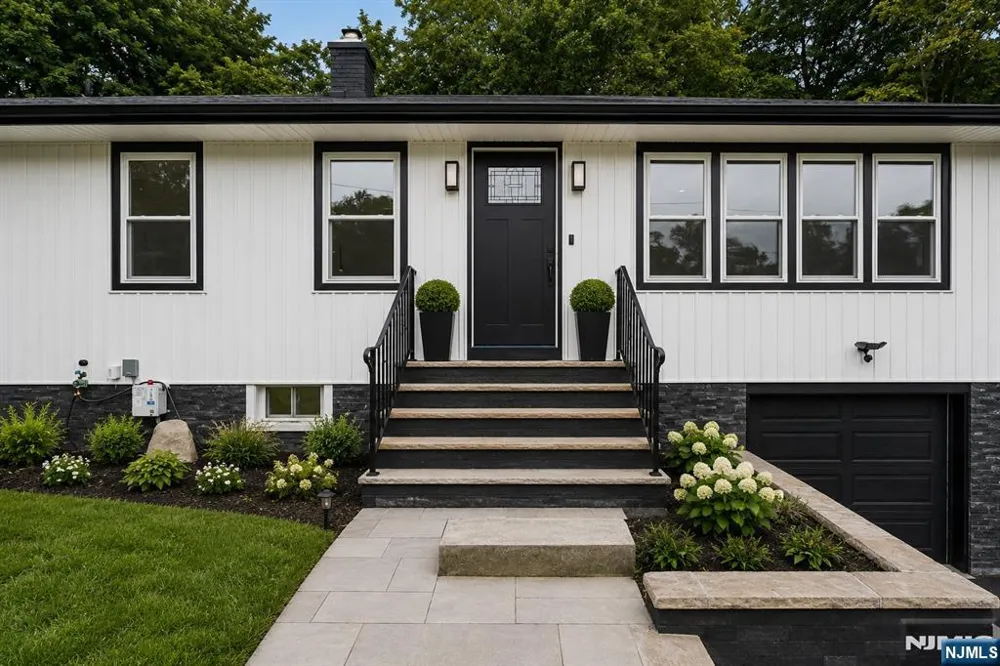 20 Manito Avenue Oakland, NJ 07436