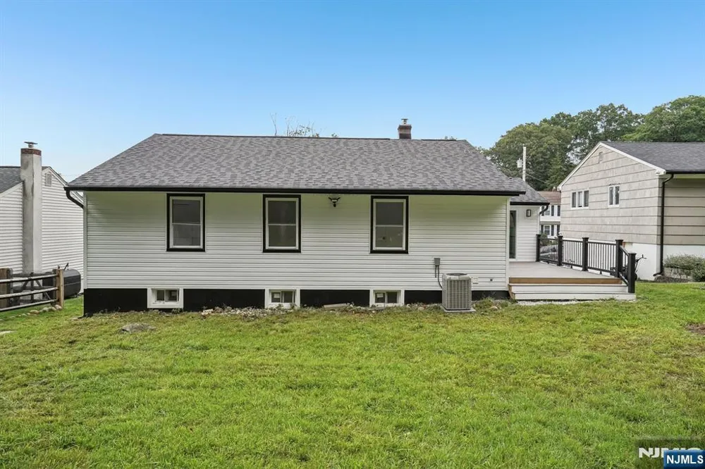 20 Manito Avenue Oakland, NJ 07436