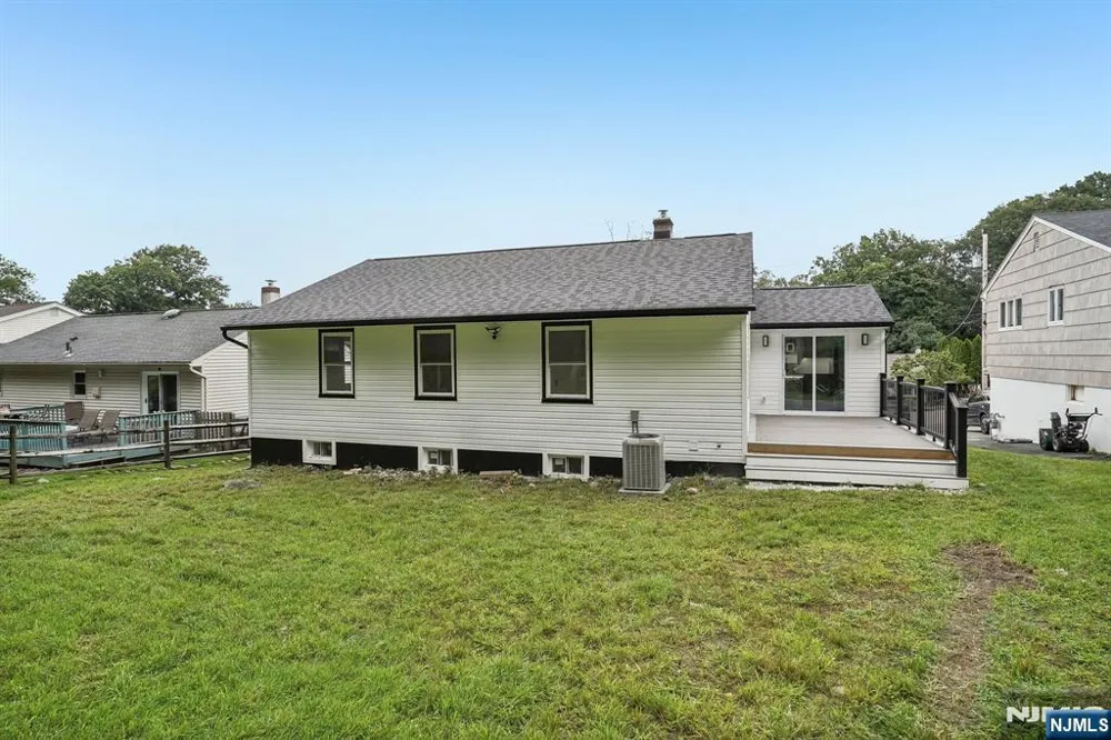 20 Manito Avenue Oakland, NJ 07436